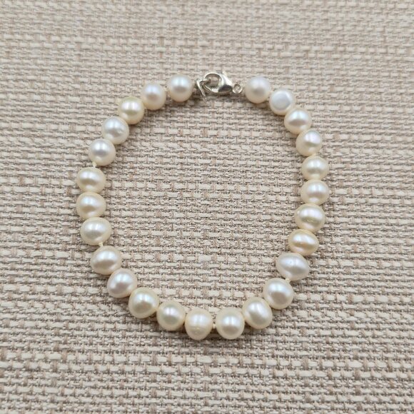 Jewelry - 7.5 Inch Sterling Silver Simple Genuine Pearls Bracelet B820